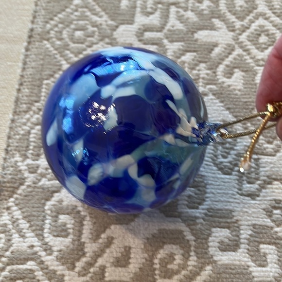 Glass ornament large and beautiful in blues EUC - Picture 2 of 4